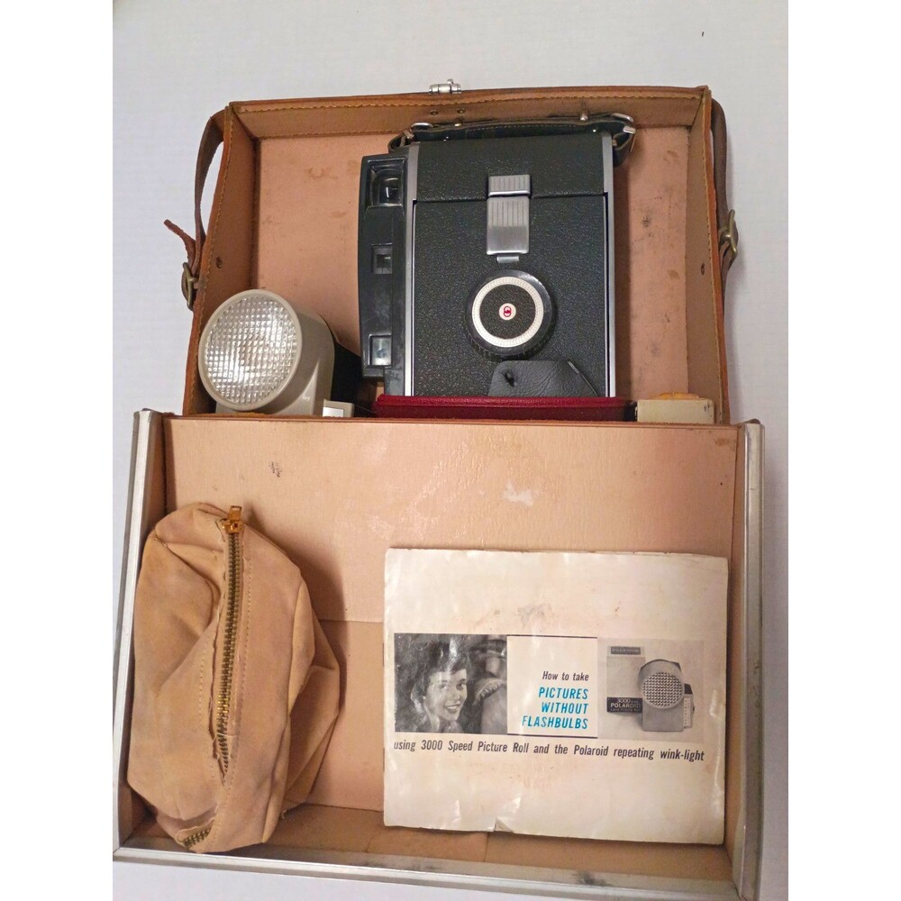 Polaroid Land Camera Model 110A Instant Camera Black w/ Case, Flash & Manuals